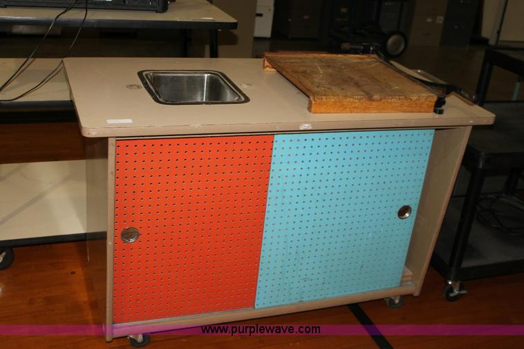 image for item B9938 Assorted office items