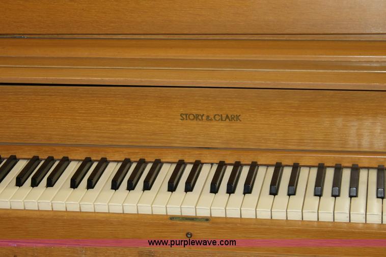 image for item B9946 Story & Clark piano