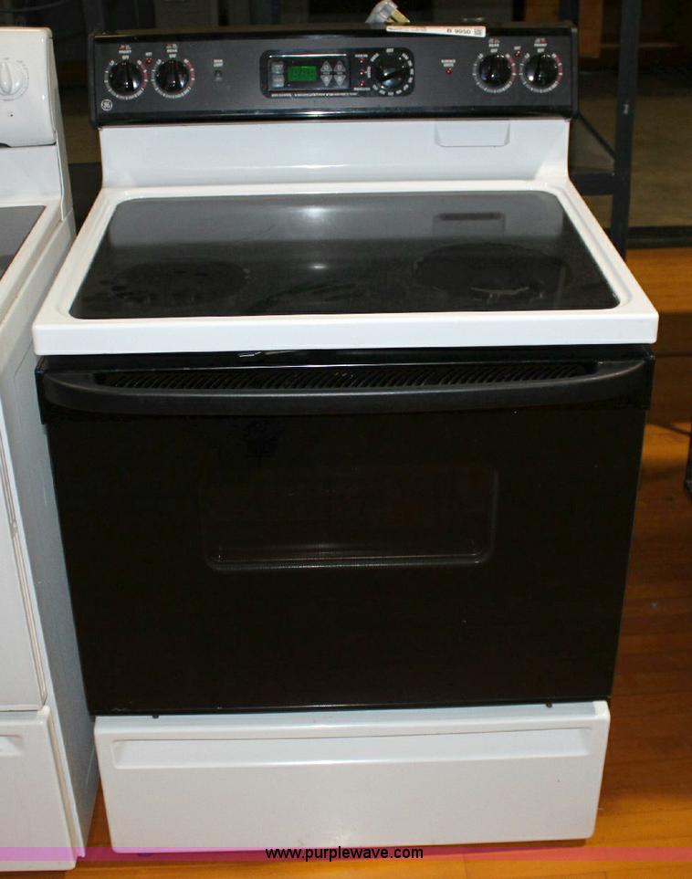 image for item B9950 GE four burner electric over