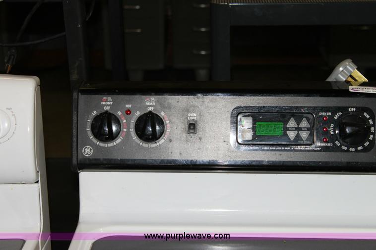 image for item B9950 GE four burner electric over