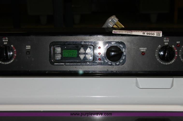 image for item B9950 GE four burner electric over