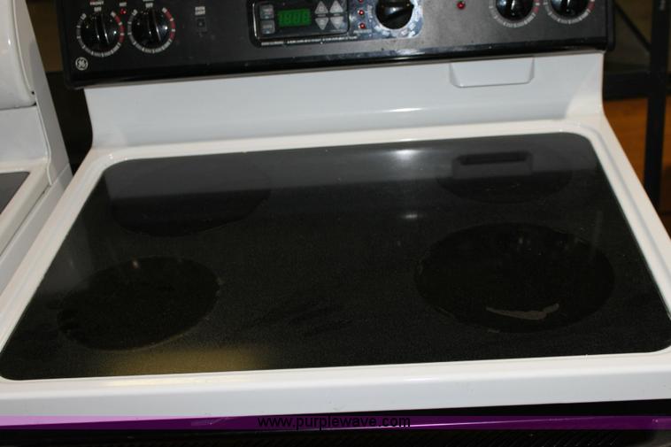 image for item B9950 GE four burner electric over