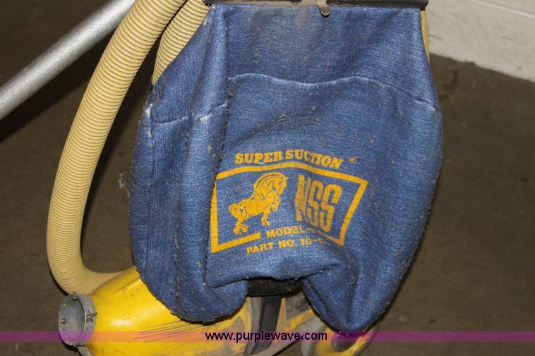 image for item B9956 Advance vacuum