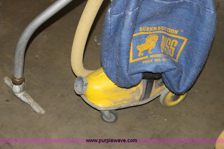 image for item B9956 Advance vacuum