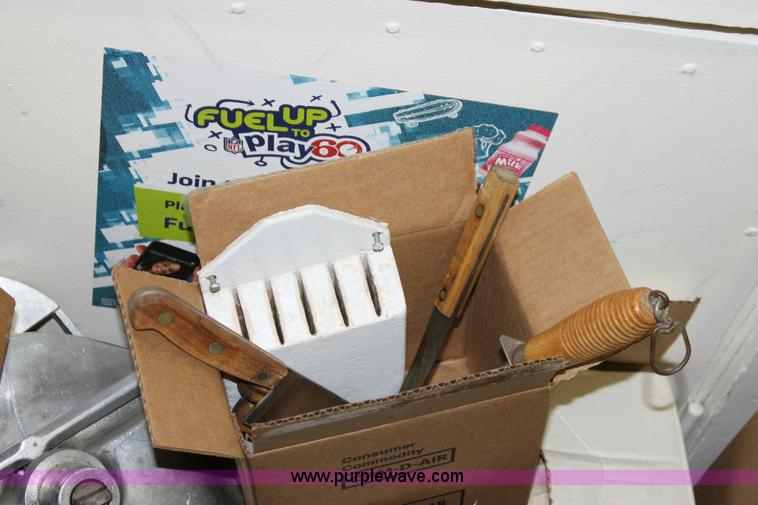 image for item B9957 Assorted commercial kitchen equipment