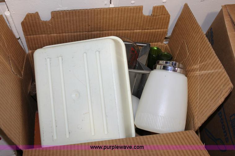 image for item B9957 Assorted commercial kitchen equipment