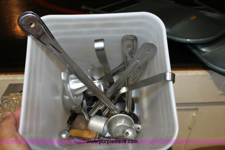 image for item B9957 Assorted commercial kitchen equipment