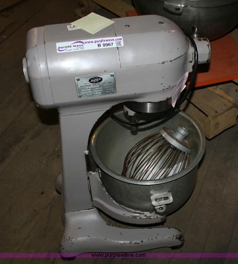Hobart A200 mixer in Hutchinson, MO Item B9967 sold Purple Wave