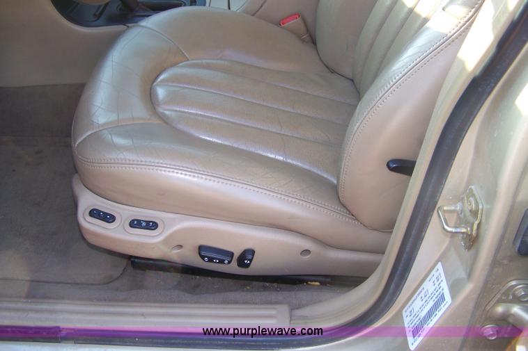 image for item C9335 2000 Chrysler 300M