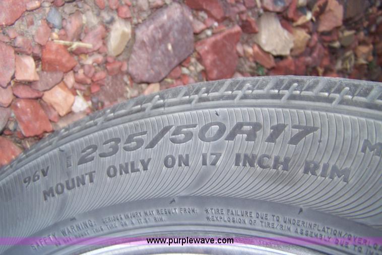 image for item C9335 2000 Chrysler 300M