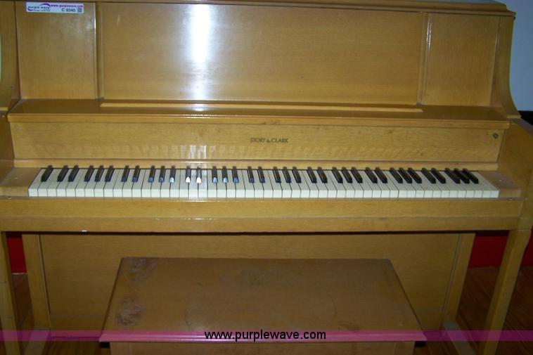 image for item C9340 Story & Clark blonde wood piano
