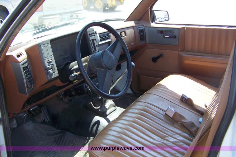 image for item C9363 1991 Chevrolet S10 pickup truck