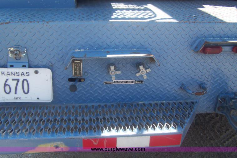 image for item C9367 1989 GMC TopKick boom bucket truck