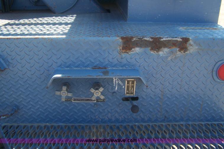 image for item C9367 1989 GMC TopKick boom bucket truck