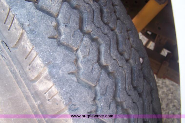 image for item C9367 1989 GMC TopKick boom bucket truck