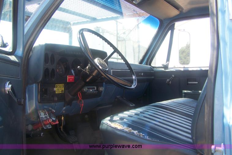 image for item C9367 1989 GMC TopKick boom bucket truck