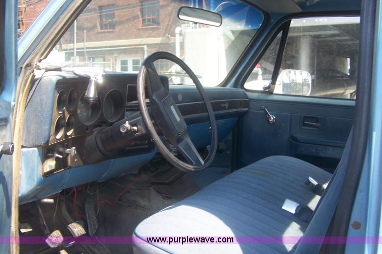 image for item C9374 1986 Chevrolet C20 Custom Deluxe pickup truck