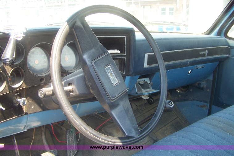 image for item C9374 1986 Chevrolet C20 Custom Deluxe pickup truck