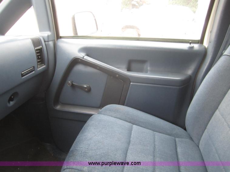 image for item C9783 1990 Ford Aerostar XL van