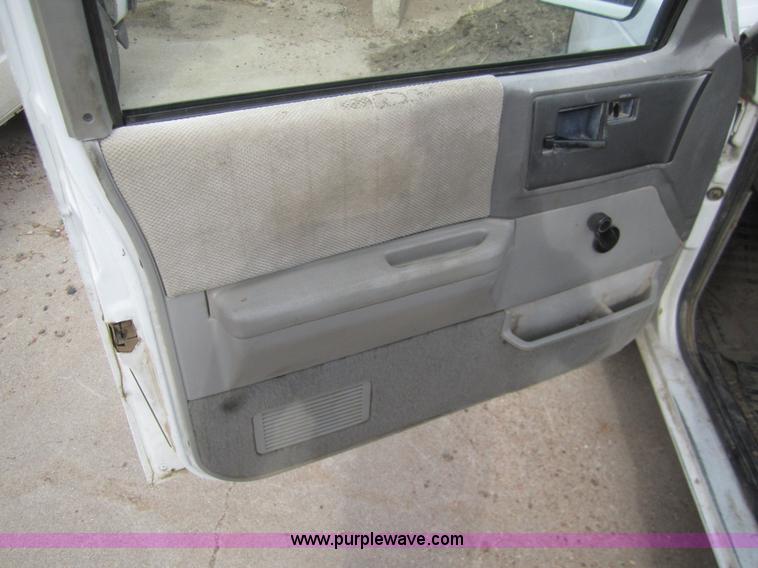 image for item C9784 1992 Chevrolet S10 pickup truck