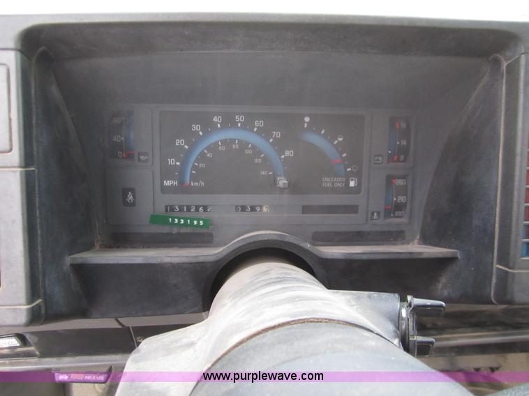 image for item C9784 1992 Chevrolet S10 pickup truck