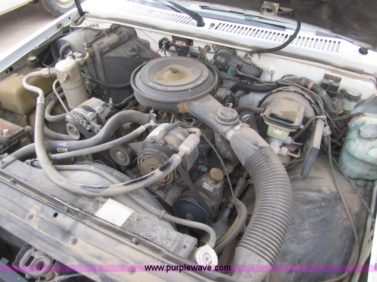 image for item C9784 1992 Chevrolet S10 pickup truck