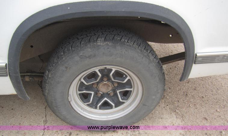 image for item C9784 1992 Chevrolet S10 pickup truck