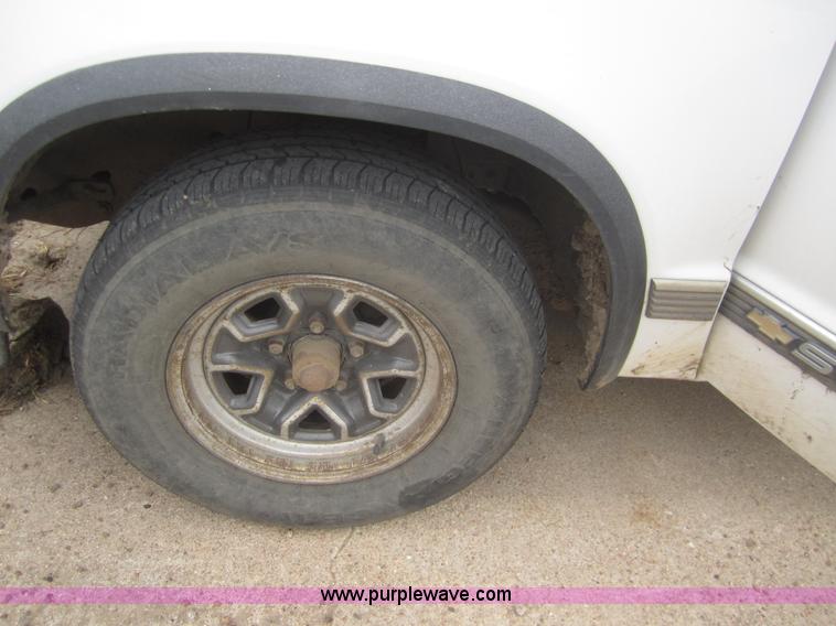 image for item C9784 1992 Chevrolet S10 pickup truck