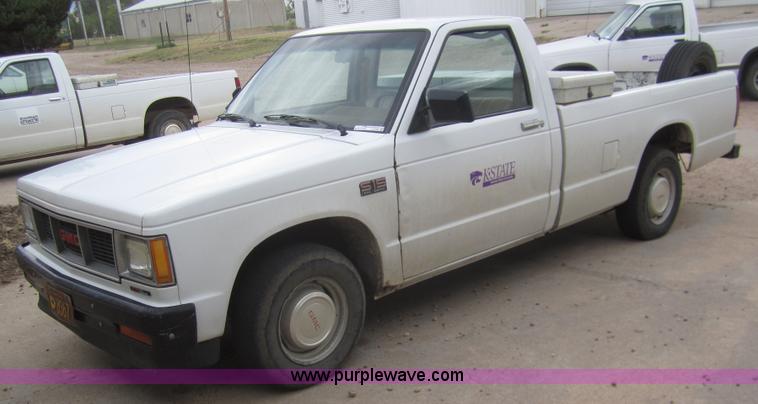 image for item C9785 1988 GMC S15 Sierra pickup truck