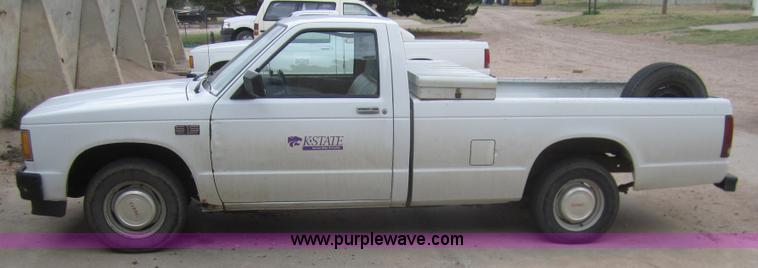 image for item C9785 1988 GMC S15 Sierra pickup truck