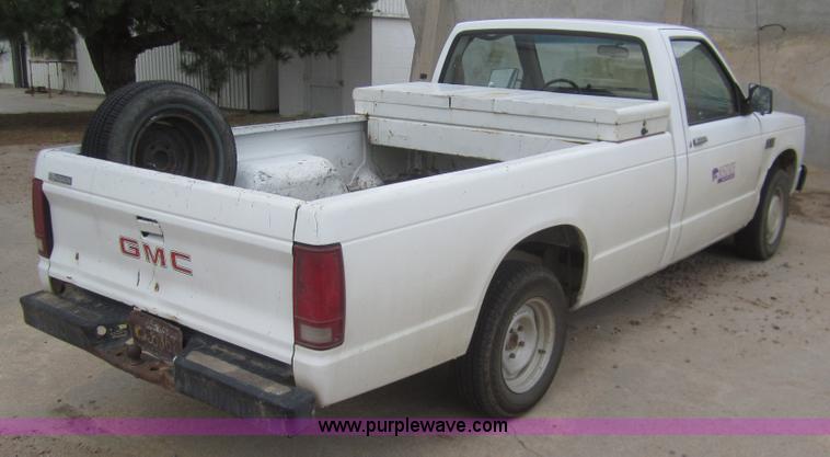 image for item C9785 1988 GMC S15 Sierra pickup truck