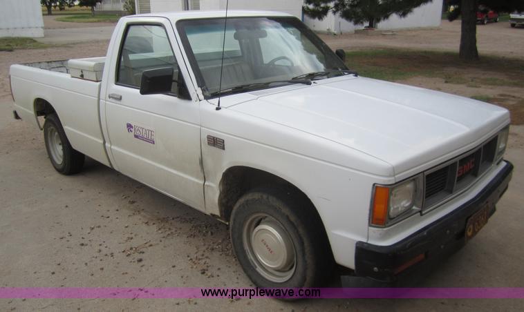 image for item C9785 1988 GMC S15 Sierra pickup truck