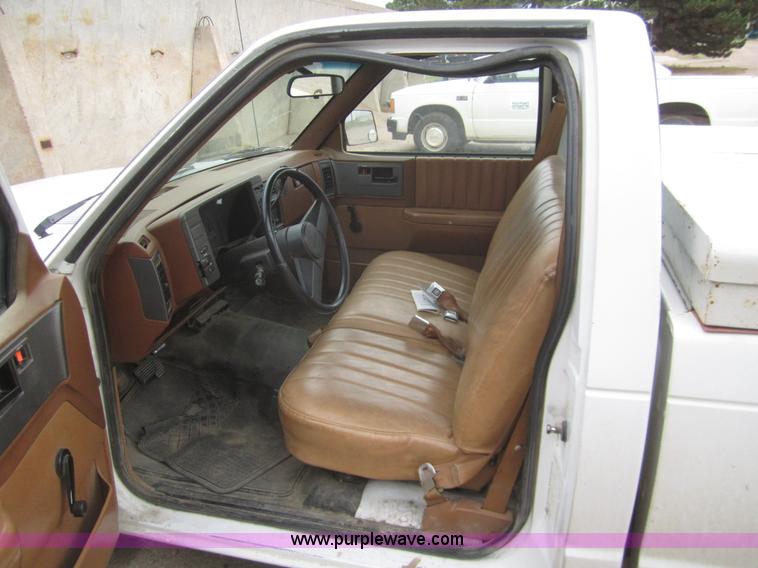 image for item C9785 1988 GMC S15 Sierra pickup truck