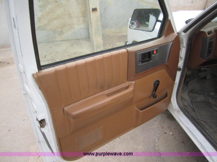 image for item C9785 1988 GMC S15 Sierra pickup truck