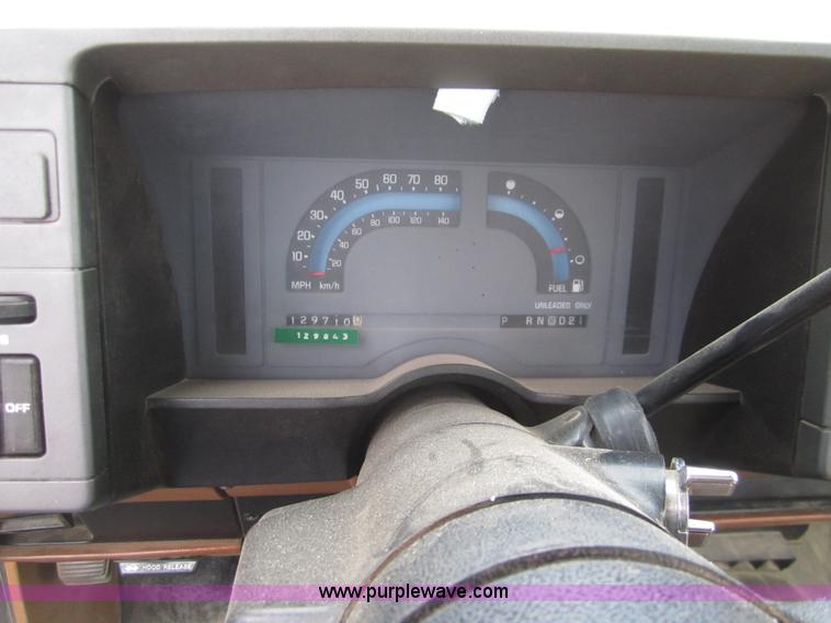 image for item C9785 1988 GMC S15 Sierra pickup truck