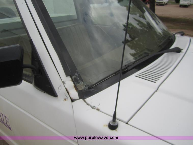 image for item C9785 1988 GMC S15 Sierra pickup truck