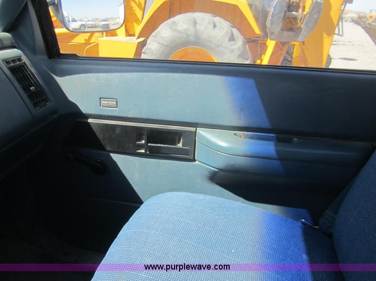 image for item C9798 1988 Chevrolet K1500 pickup truck