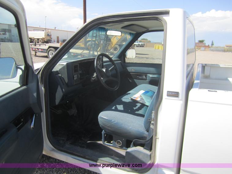 image for item C9800 1991 Chevrolet Cheyenne 1500 pickup truck