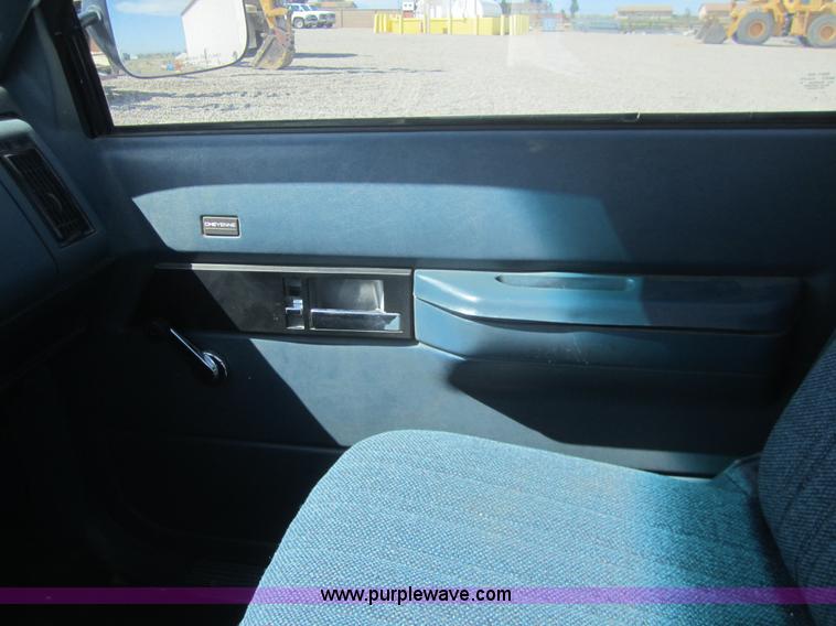 image for item C9800 1991 Chevrolet Cheyenne 1500 pickup truck