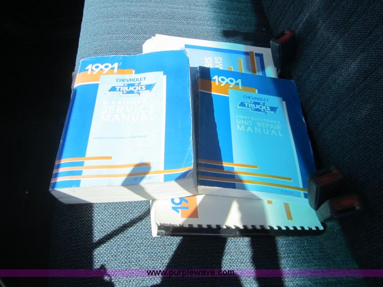 image for item C9800 1991 Chevrolet Cheyenne 1500 pickup truck