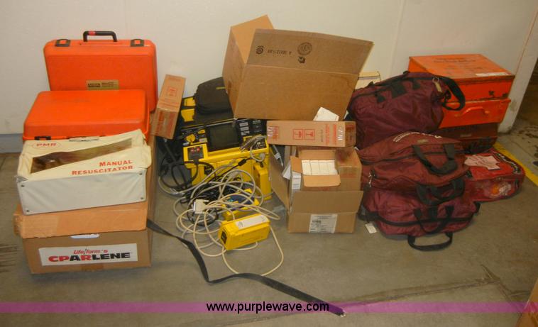 image for item D9564 Assorted medical supplies