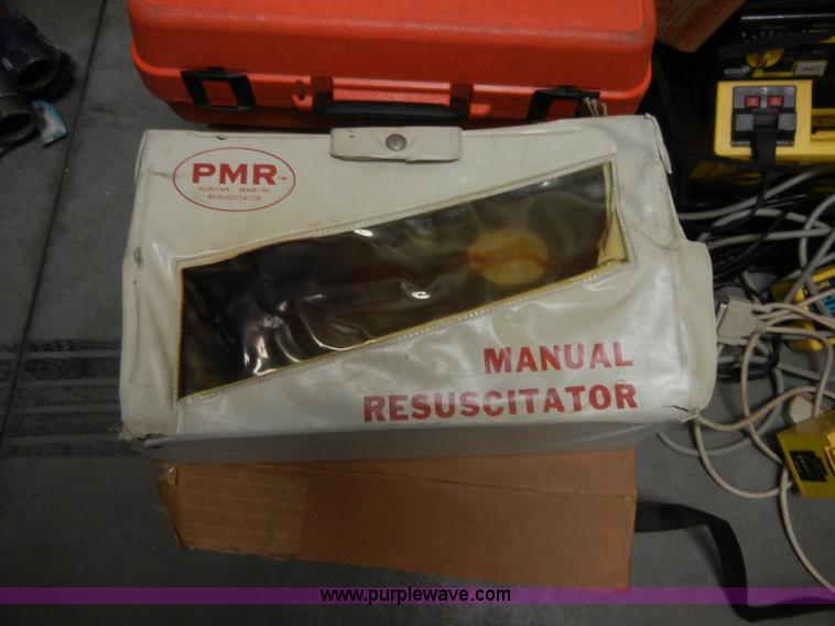 image for item D9564 Assorted medical supplies