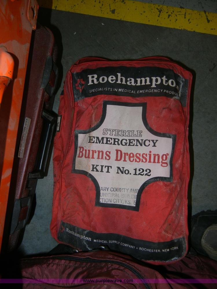 image for item D9564 Assorted medical supplies