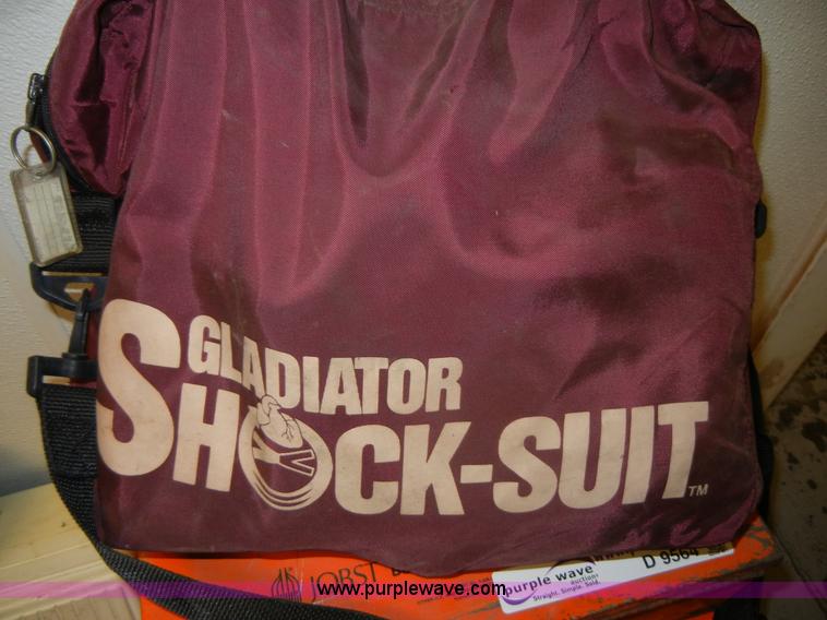 image for item D9564 Assorted medical supplies