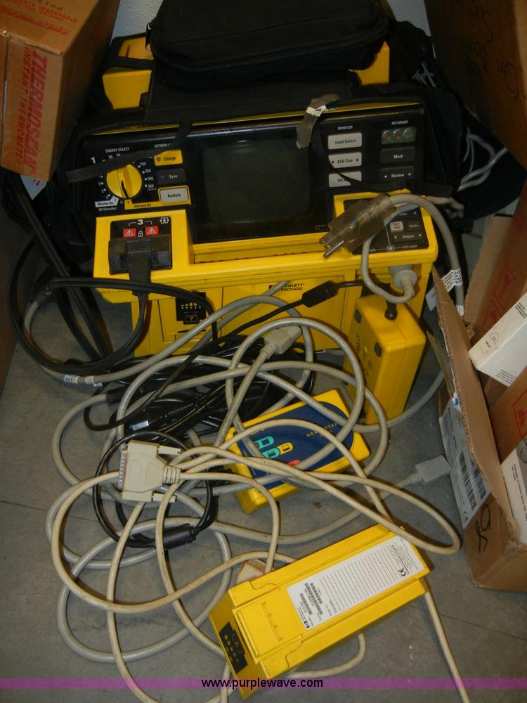 image for item D9564 Assorted medical supplies