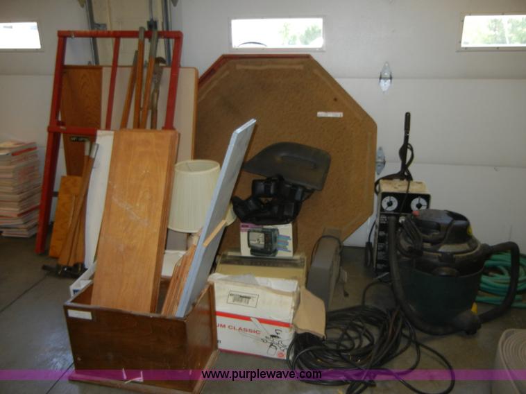 image for item D9567 Assorted tools and household items