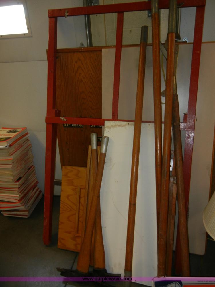 image for item D9567 Assorted tools and household items