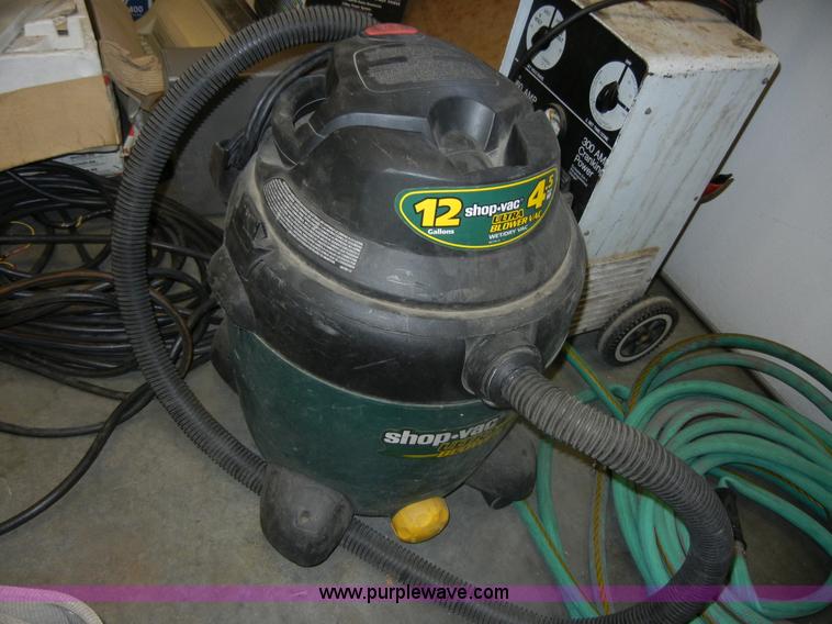 image for item D9567 Assorted tools and household items