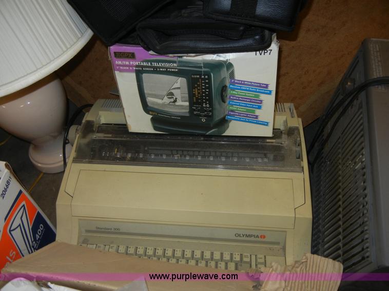 image for item D9567 Assorted tools and household items