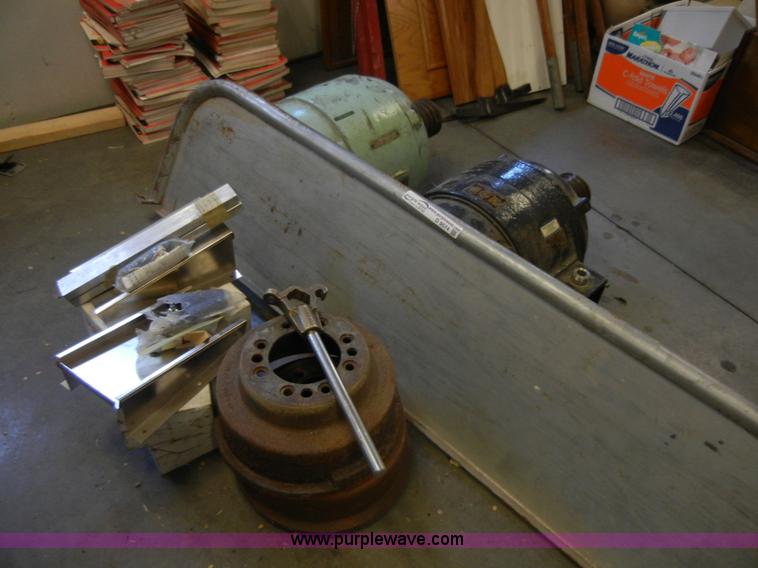 image for item D9574 Assorted items